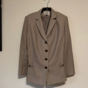 LeSuit 2 piece woman’s Suit in beige size 14W